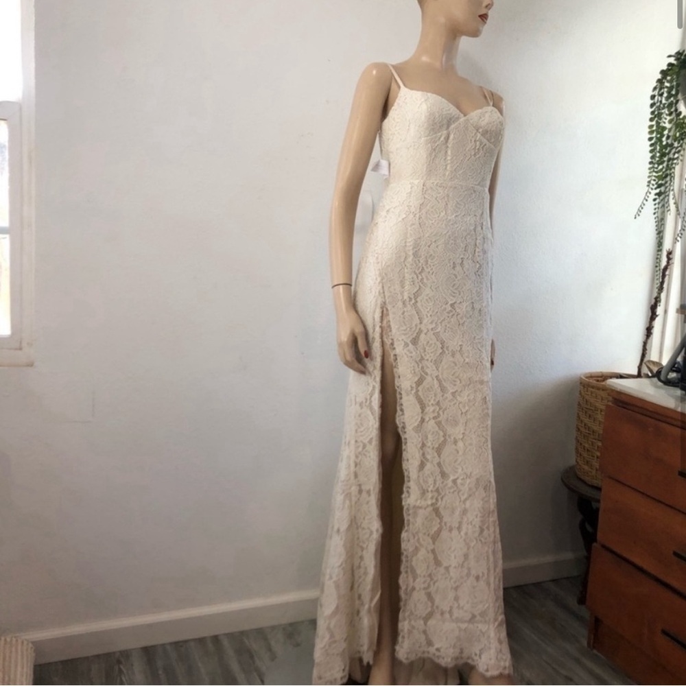 Fame and Partners Romantic rosettes long lace dress - Picture 2 of 16